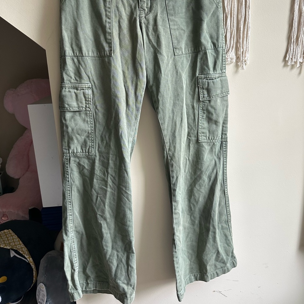 Aeropostale Olive Low Rise Utility Cargo Flare Pants - Picture 2 of 6